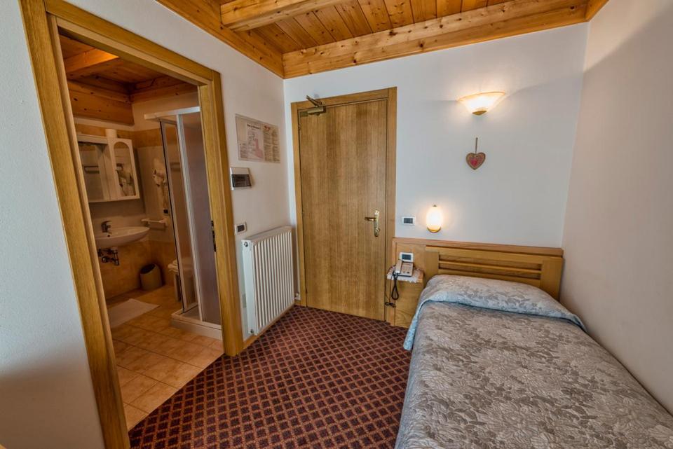 Hotel La Montanina Malosco Camera foto