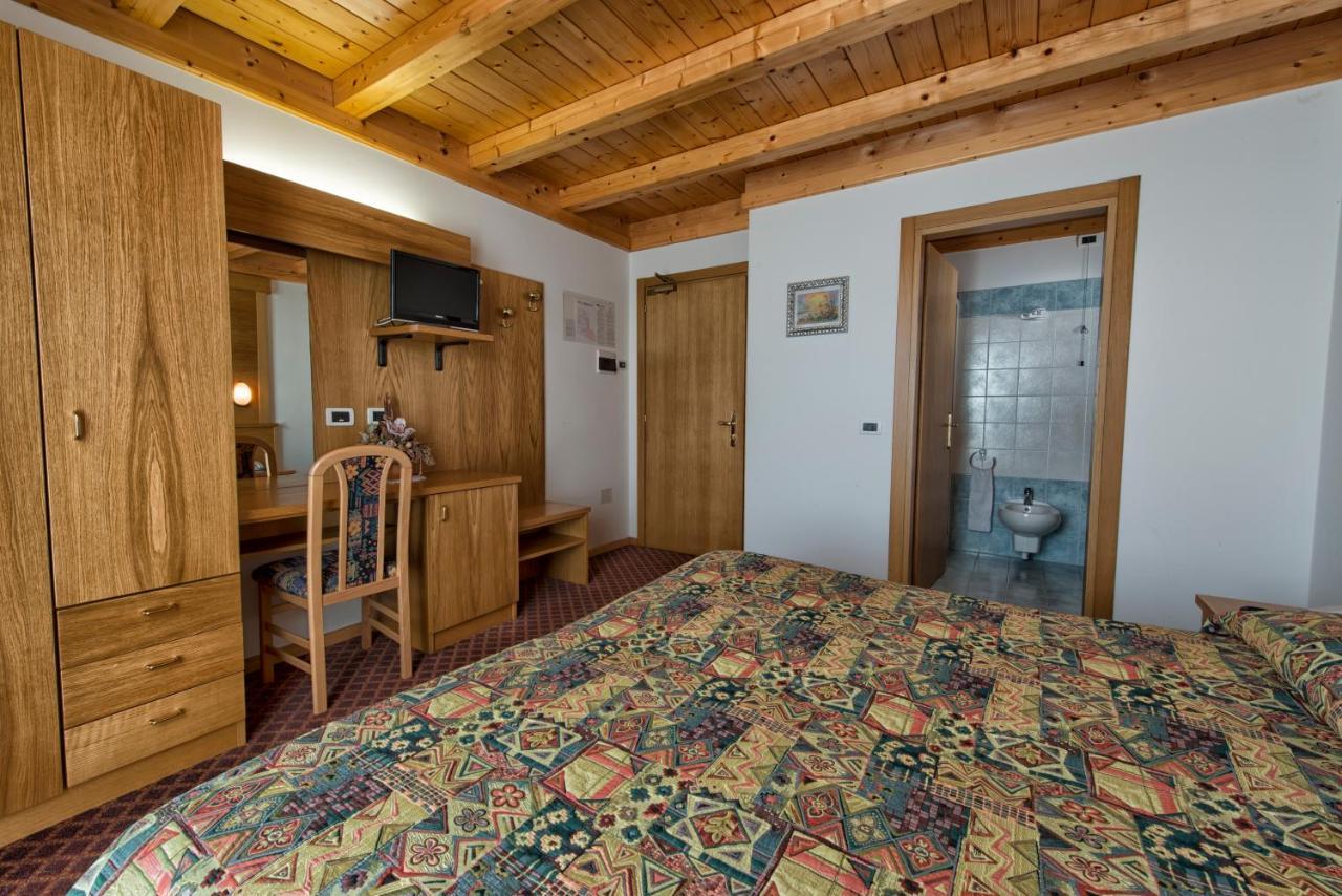 Hotel La Montanina Malosco Camera foto